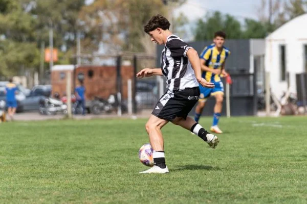 soccer winger dribbling